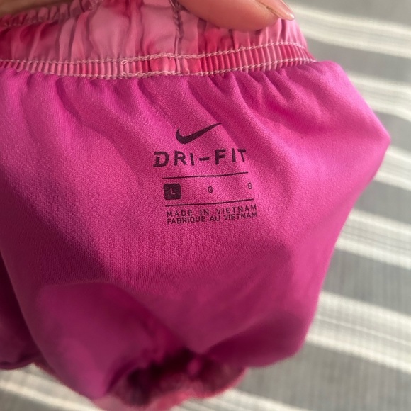 Nike Women's Patterned Pink Athletic Shorts - Picture 4 of 6